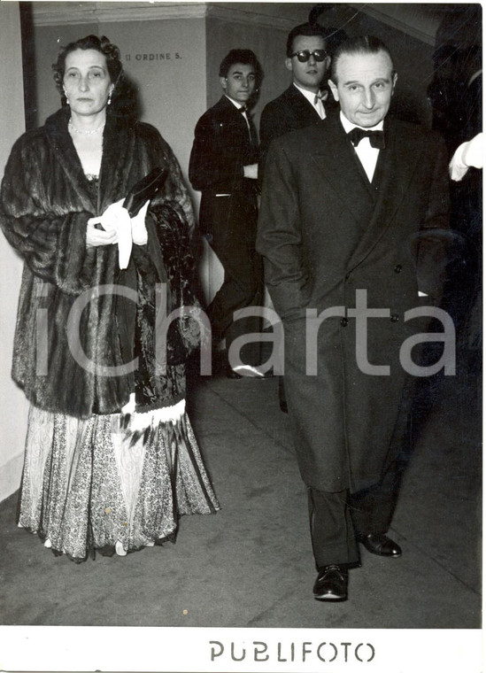1954 MILANO TEATRO ALLA SCALA Ardito DESIO con la moglie all'inaugurazione