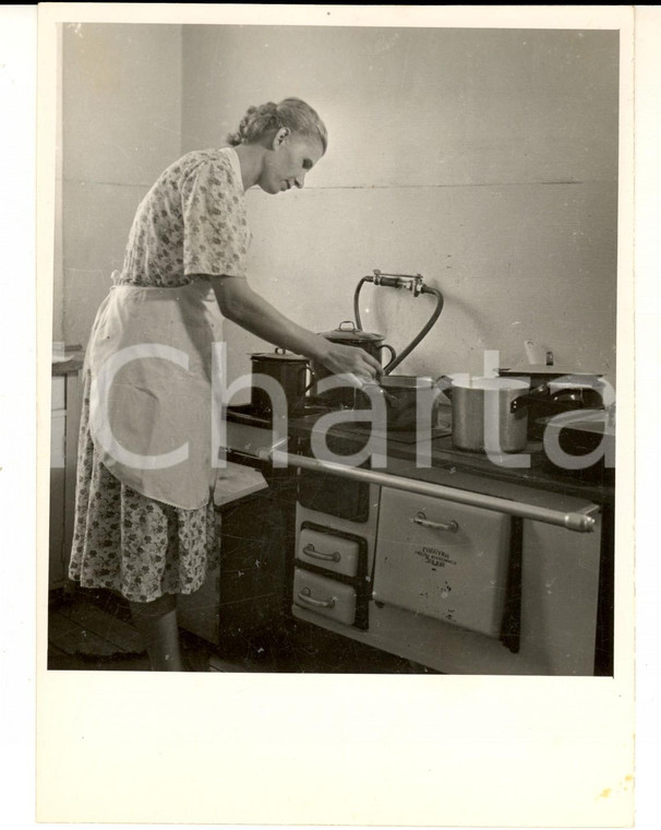 1954 CRACOVIA NOWA HUTA Famiglia operaia Fonderie LENIN - Madre in cucina *Foto