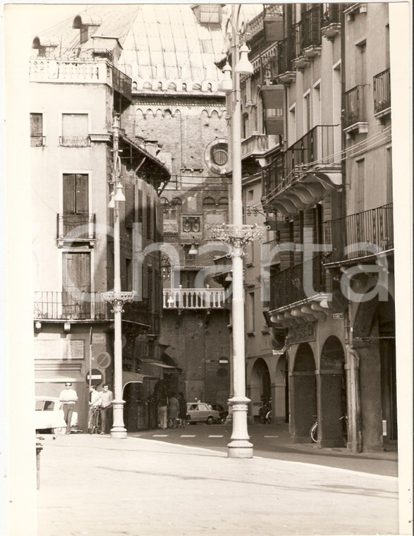 1970 ca PADOVA Via Fiume con scorcio di Palazzo della Ragione - Foto artistica