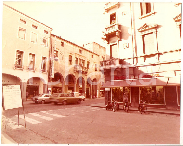 1979 PADOVA Via del Risorgimento Negozio BATA Manifesto stagione sinfonica *Foto