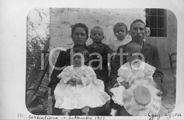 1907 CORTIGLIONE (AT) Famiglia contadina agghindata a festa *Fotocartolina