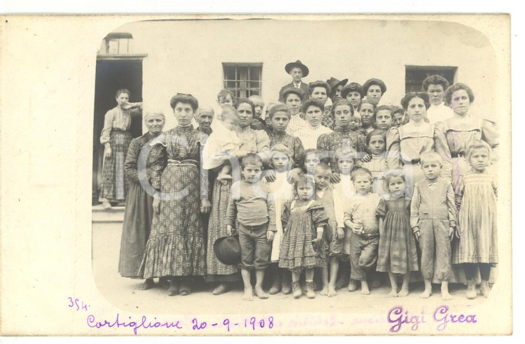 1908 CORTIGLIONE (AT) Ritratto di famiglia in cortile *Fotocartolina VINTAGE
