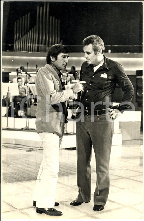 1970 ca COSTUME ITALIA Renato RASCEL durante una trasmissione tv *Foto 20x30 cm