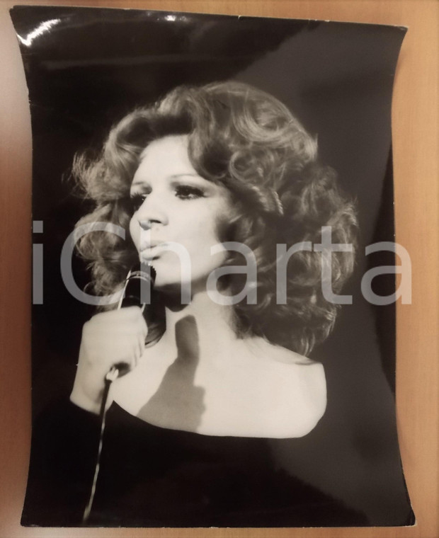 1970 ca COSTUME ITALIA Cantante Iva ZANICCHI in concerto  *Foto 30x40 cm
