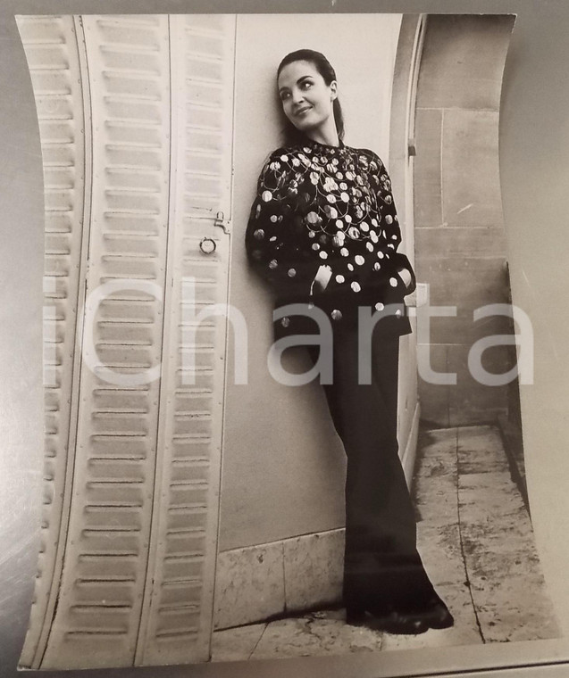 1970 ca PARIS Ritratto attrice Olga KARLATOS in balcone (2) *Foto 30x40 cm