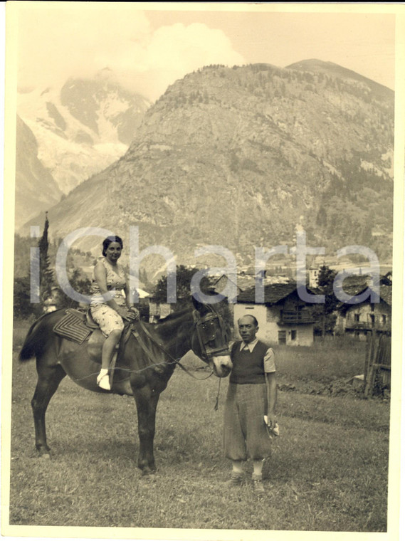 1960 ca AREA LOMBARDA Ritratto di coppia con cavallo in montagna *Foto VINTAGE