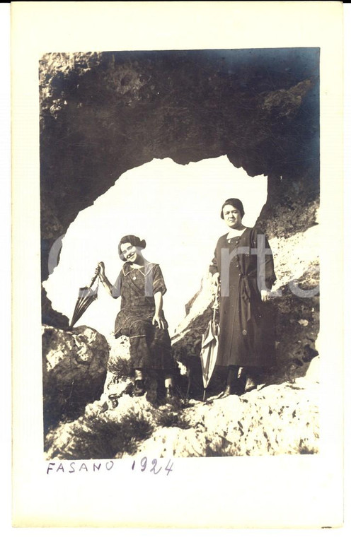 1924 FASANO (BR) Ritratto di turiste con l'ombrellino (1) - Foto cartolina