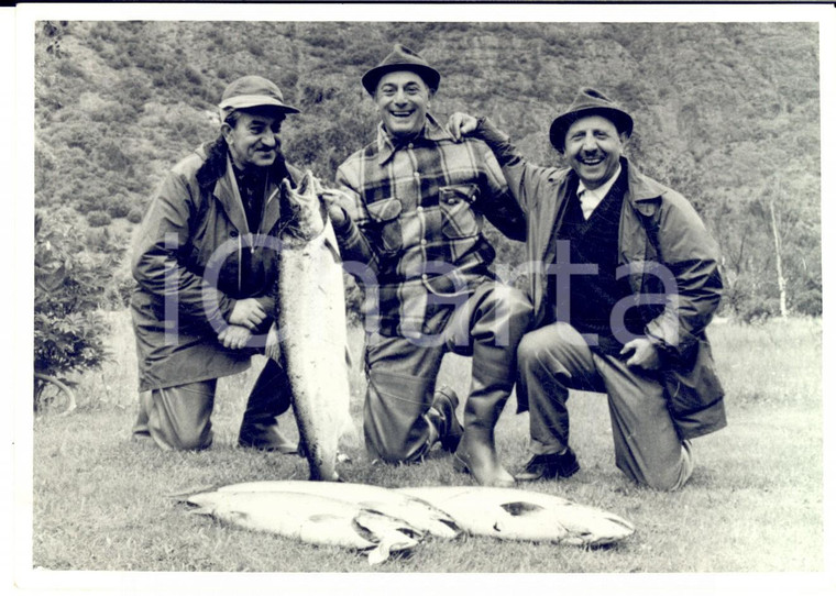 1950 ca ITALIA Enrico MATTEI dopo una battuta di pesca al salmone *Foto 17x12