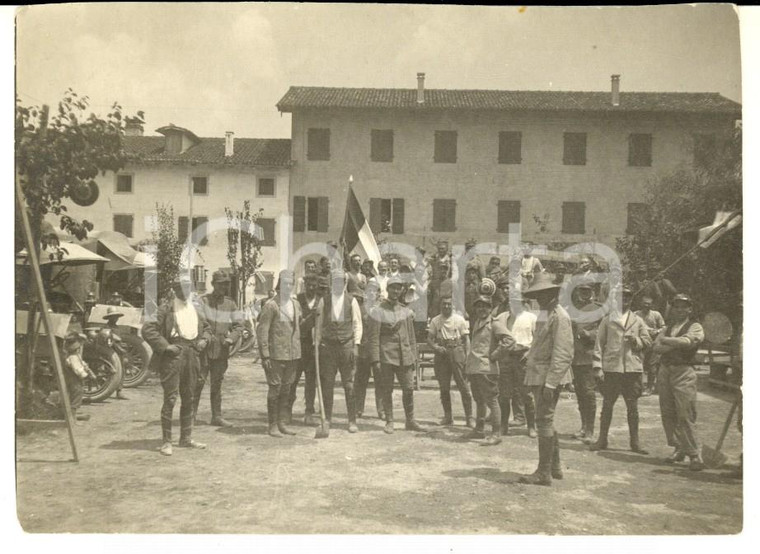 1917 WW1 ZONA DI GUERRA Festa in piazza per i soldati - Foto RARA 11x8 cm