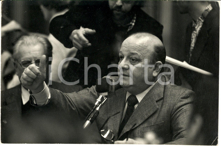 1970 ca COSTUME ITALIA Cantante Gianni RAVERA durante un'intervista - Foto 30x20