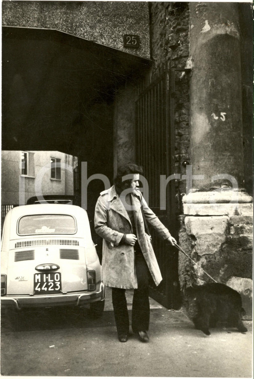 1970 ca COSTUME ITALIA Augusto MARTELLI con il suo cane (4) - Foto 20x30 cm