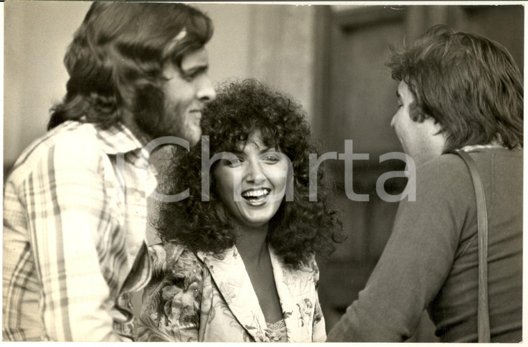 1970 ca COSTUME ITALIA Marcella BELLA con il fidanzato (2) Foto 30x20 cm
