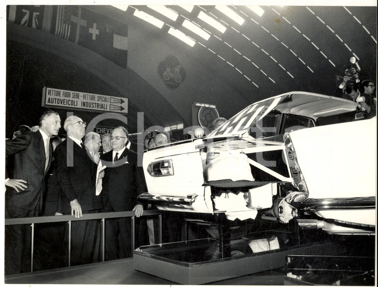 1957 TORINO Salone dell'Auto - Gianni AGNELLI e Giuseppe SARAGAT allo stand FIAT