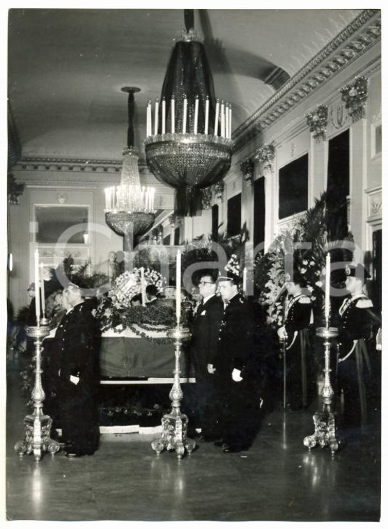 1957 MILANO Funerali Arturo TOSCANINI - Il feretro nel foyer del Teatro LA SCALA