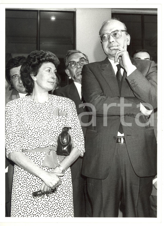 1985 ca MILANO Bettino CRAXI con la moglie Anna Maria durante una conferenza 