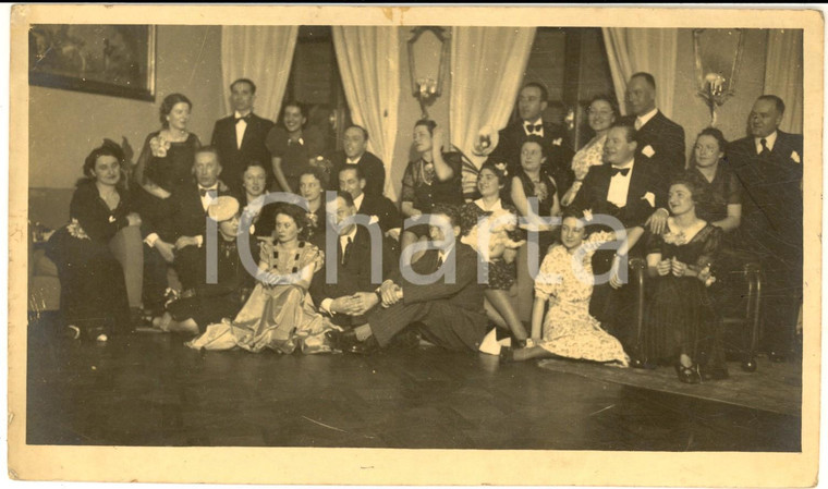 1950 ca MILANO (?) CARNEVALE - Festa in maschera tra amici - Foto CURIOSA (3)