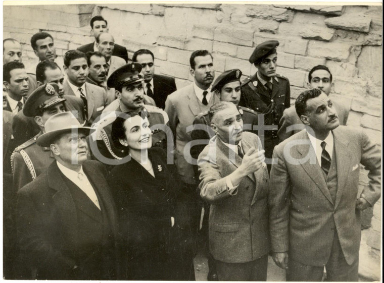 1956 EGYPT Josip TITO accompanied by president NASSER visiting ancient temples