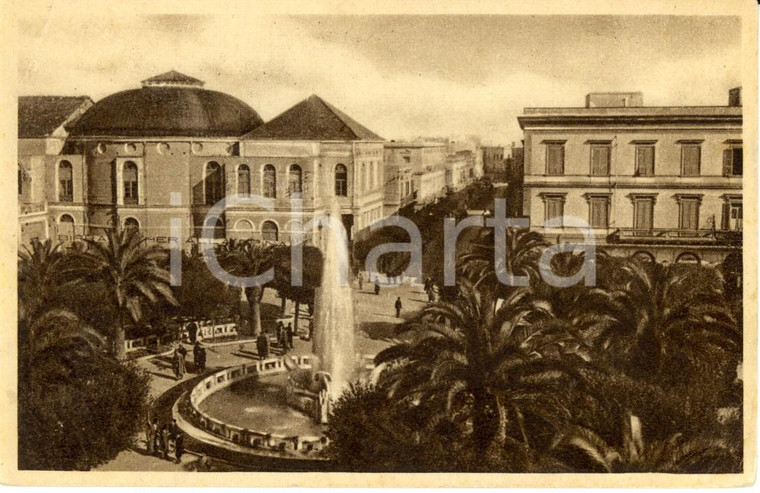 1940 ca BRINDISI La fontana di piazza CAIROLI *Cartolina postale ANIMATA FP VG