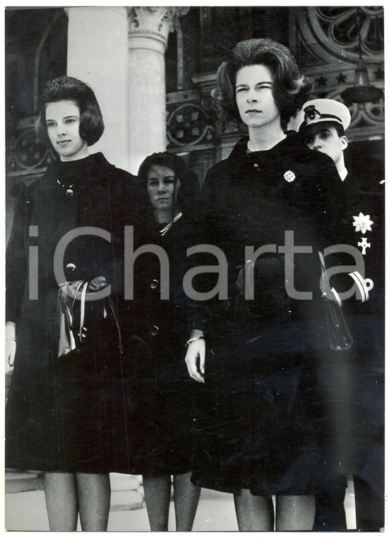 1964 ATENE Funerale di Paolo di GRECIA - Irene e Anna Maria di Danimarca *Foto