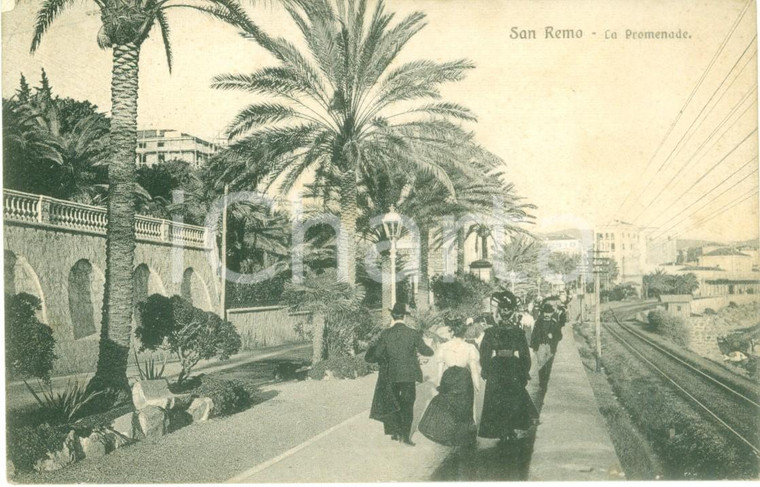 1910 SANREMO (IM) Dame e gentiluomini sulla Promenade *Cartolina FP VG