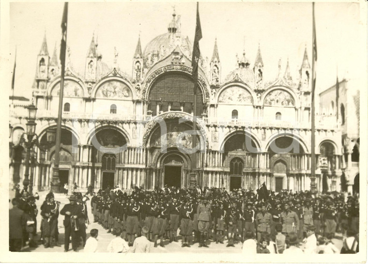 1933 VENEZIA Piazza SAN MARCO Avanguardisti della zona CARSICA in gita *Foto