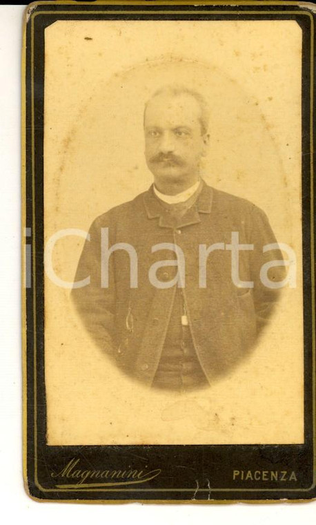 1900 ca PIACENZA Ritratto maschile in abito scuro *Foto MAGNANINI CDV