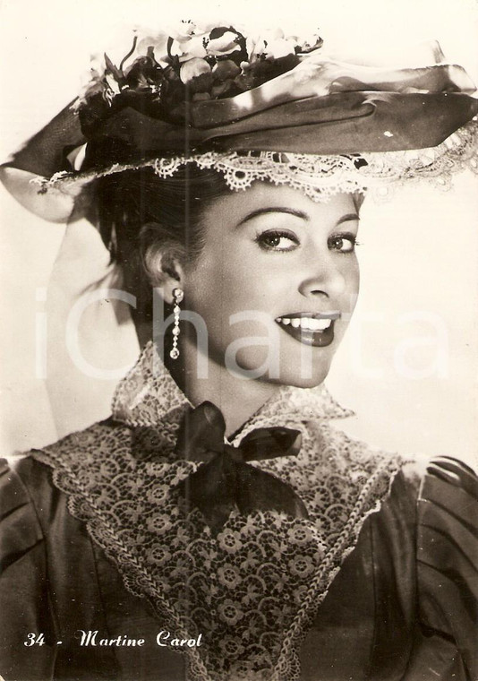 1955 ca CINEMA Attrice Martine CAROLE Ritratto in costume d'epoca *Cartolina FG