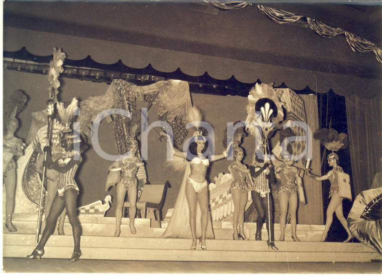 1963 PARIS MOULIN ROUGE Revue FROU-FROU avec Cléopatre *Photo 20x15 cm