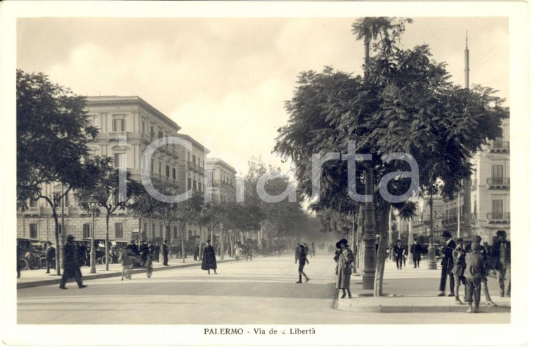 1930 ca PALERMO Via della LIBERTA' *Cartolina ANIMATA carrozze FP NV