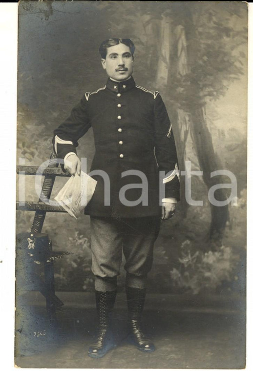 1915 ca BOLOGNA Ritratto di ufficiale con il giornale *Foto cartolina BORGHI