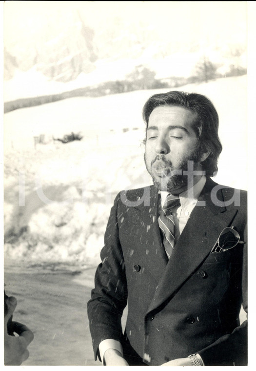 1970 ca ITALIA Augusto MARTELLI scherza nella neve (6) - Foto 20x30 cm