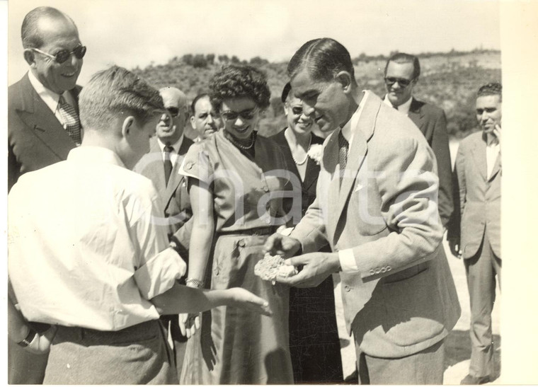 1953 POZZUOLI Re Paolo e Federica di Grecia in visita alla solfatara ^Foto 18x13