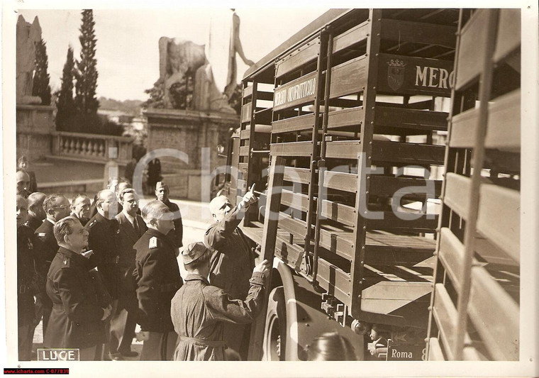 1942 ROMA Governatore Giangiacomo BORGHESE osserva autotreno ortofrutticolo FOTO