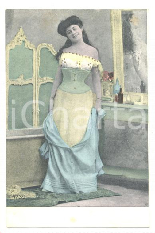 1910 ca ITALIA - COSTUME La toeletta della signora (2) Cartolina ALTEROCCA FP NV