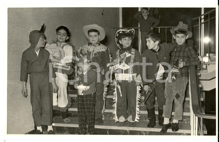 1959 MILANO Festa di CARNEVALE con bambini in costume *Foto VINTAGE