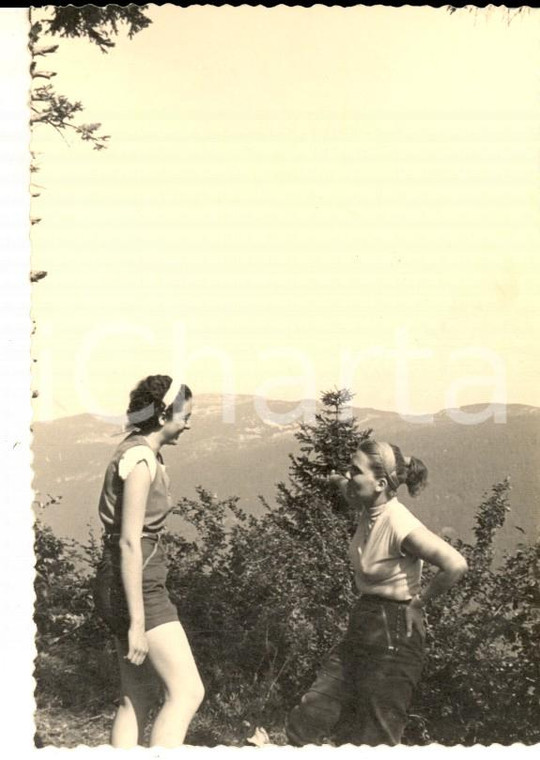 1950 ca MOLVENO (TN) Una coppia di giovani turiste *Foto VINTAGE 8x10 cm