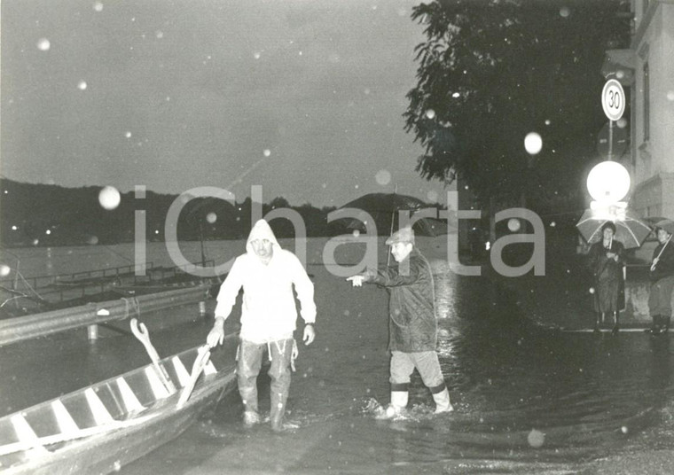 1994 PAVIA Alluvione TICINO - Soccorsi arrivano in canoa *Fotografia