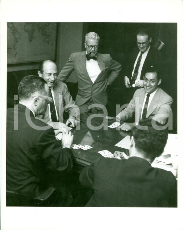 1956 WASHINGTON (USA) Eliahu SALPETER di HAARETZ poker con giornalisti USA Foto