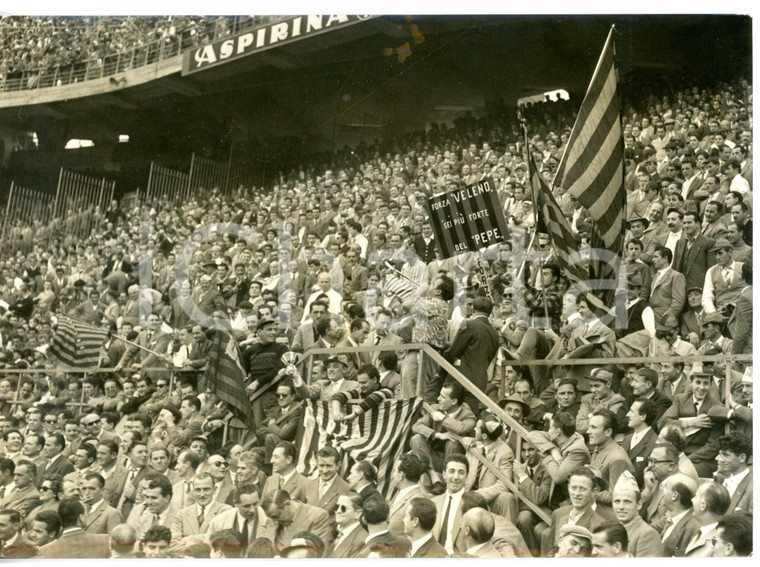 1955 CALCIO Derby INTER-MILAN 2-1 Esultanza dei tifosi al gol di Benito LORENZI 