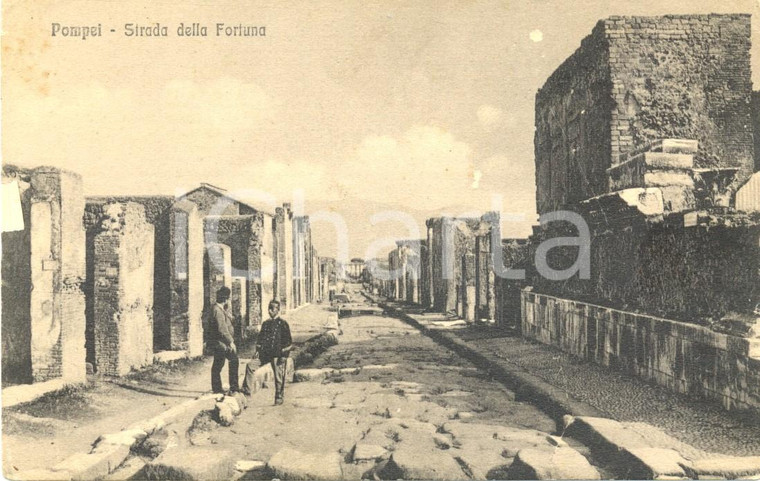 1920 ca POMPEI (NA) Custodi sorvegliano Strada della FORTUNA *Cartolina FP NV