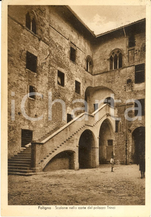 1956 FOLIGNO (PG) Scalone corte del Palazzo TRINCI *Cartolina ANIMATA FG VG