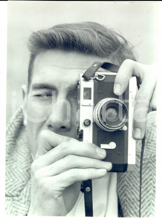 1960 ca PARIS (?) Ritratto di un fotografo all'opera *Foto 24x18 cm