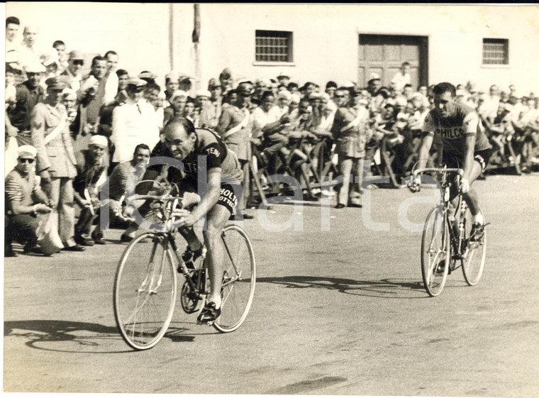 1961 CICLISMO GIRO DELL'APPENNINO Adriano ZAMBONI batte Roberto FALASCHI - Foto