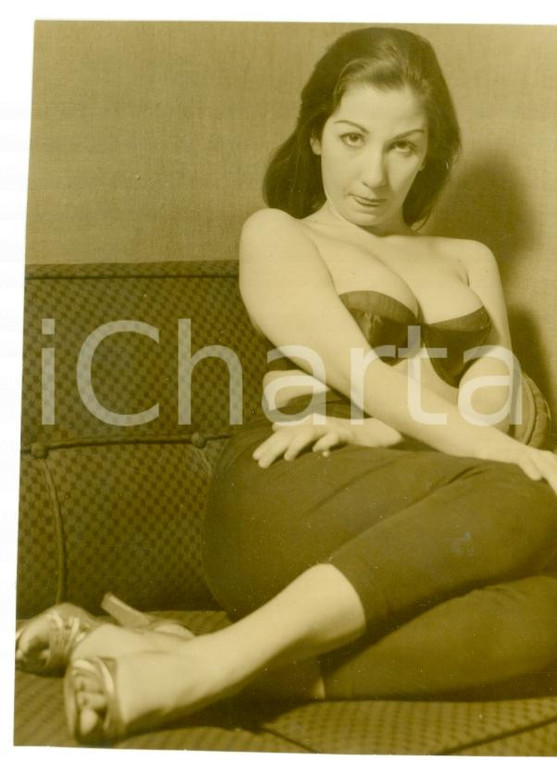 1965 ca EROTICA VINTAGE Woman in tight pants and bra shows tongue * REAL PHOTO