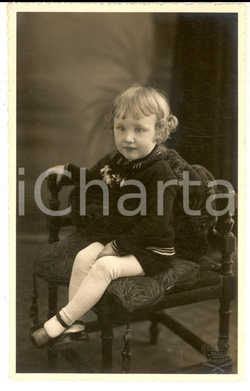 1920 ca LEGNANO (MI) Ritratto di bambina seduta *Foto cartolina ROBBIATI