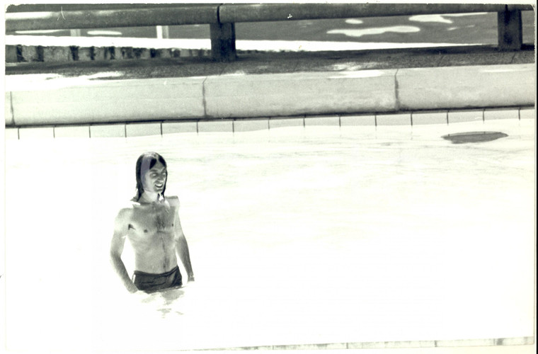 1970 ca ITALIA Ritratto del produttore Alfredo CERRUTI in piscina *Foto 30x20