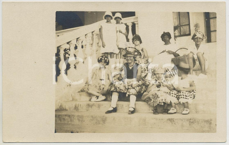 1920 ca ITALIA Festa CARNEVALE con bambini in abiti floreali *VINTAGE CURIOSA
