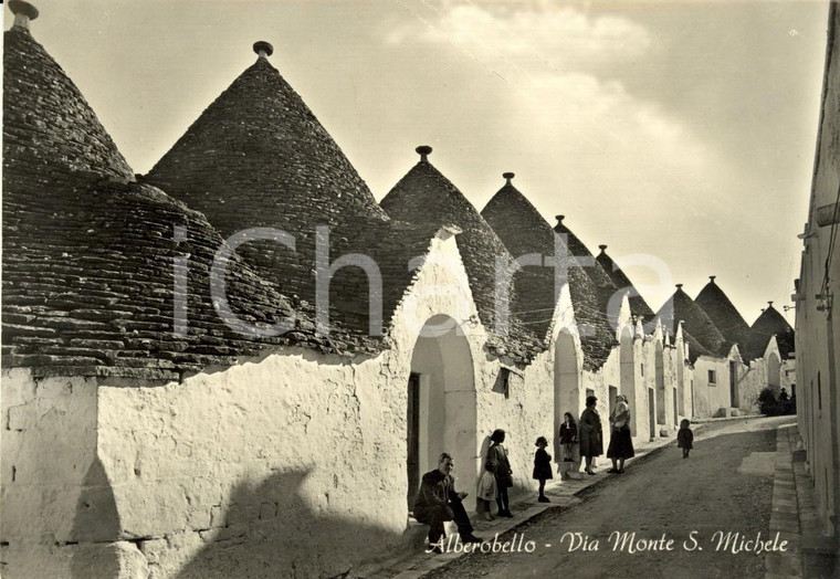 1950 ca ALBEROBELLO (BA) Trulli e passanti in Via MONTE SAN MICHELE *FG NV