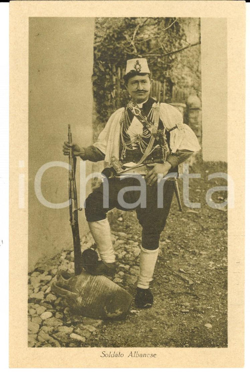 1930 ca COSTUMI ALBANIA Soldato albanese in divisa tradizionale *Cartolina FP NV