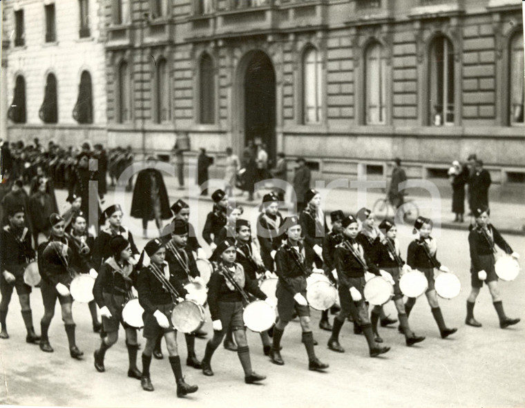 1933 MILANO Settimana del BALILLA - Tamburini sprono la parata *Fotografia